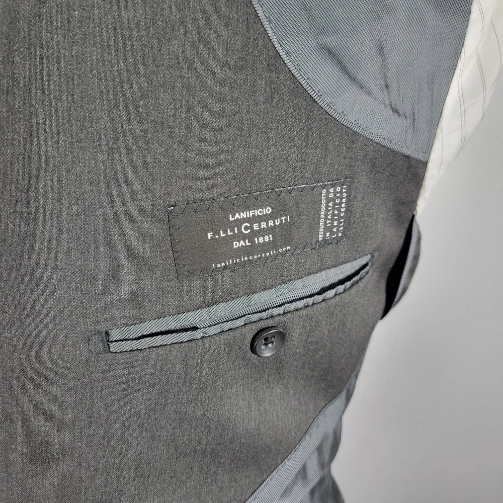 Banana Republic Men's Sport Coat Blazer Two Button‎ Charcoal Lanicifio Wool 42L